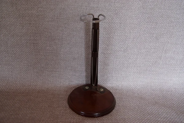 Standaard voor porseleinen poppen (hout)
